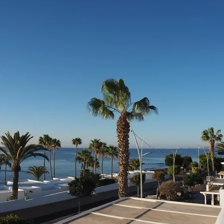 Sea View With Direct Access To Boulevard Apartament